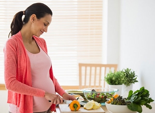 Bà bầu nên và không nên ăn gì khi mang thai 3 tháng đầu?