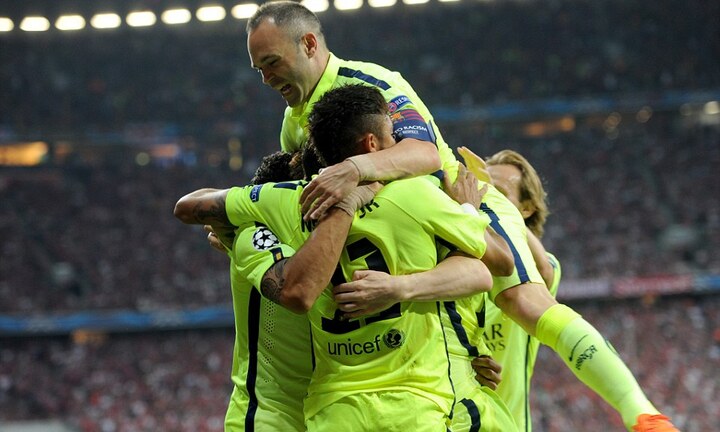 Chùm ảnh sao Barca tưng bừng 'đập phá' mừng vé vào chung kết Champions League