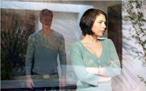 'Run rẩy' phát hiện ảnh nhạy cảm của vợ và nhân tình