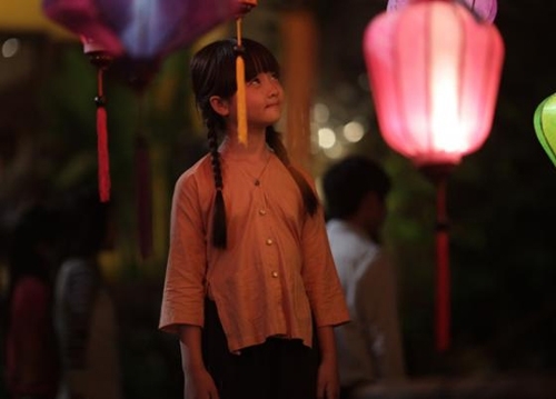 Ảnh đời thường hồn nhiên của nữ chính “Tôi thấy hoa vàng trên cỏ xanh