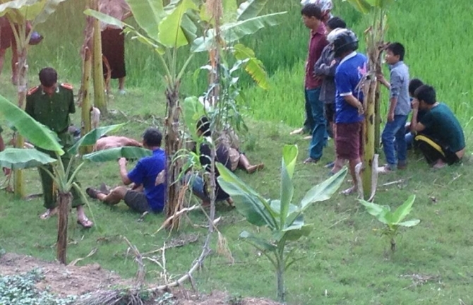 Phát hiện thi thể tay gần đứt lìa với nhiều vết máu tại hiện trường