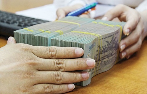 Ngân hàng: Nợ xấu ám ảnh, lương vẫn