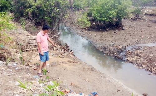Nước rút, lộ thi thể 4 cháu bé trên bờ rạch