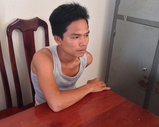 Cô dâu làm đám cưới một mình vì chú rể bận đi... cướp