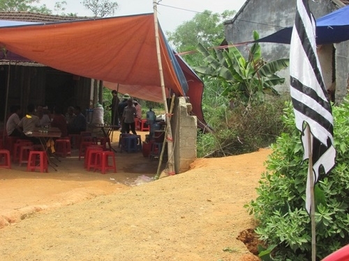 Cay cú... cái hàng rào, cháu ra tay đoạt mạng chú vợ