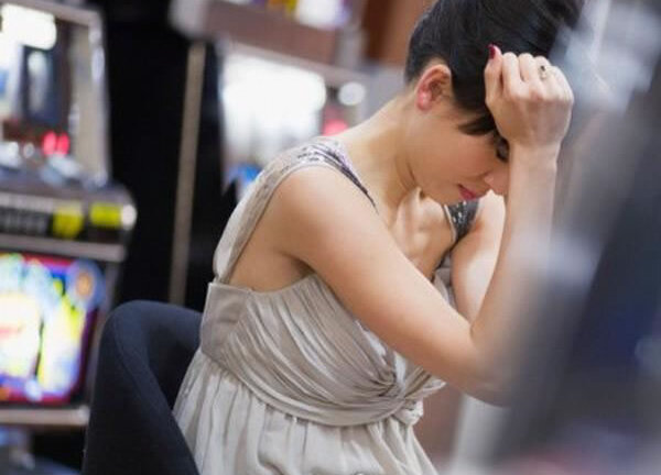 Nước mắt tuôn rơi nhìn chồng ngoại tình trong nhà nghỉ