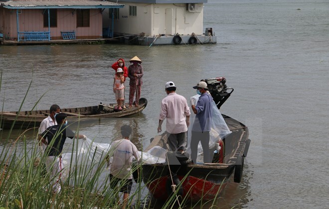 Sà lan đâm tàu chở đá trên sông Hậu: Tìm thấy thi thể 2 mẹ con
