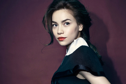 Đằng sau vẻ hào nhoáng của Hồ Ngọc Hà