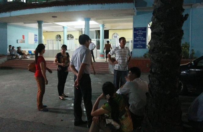 Người nhà vây kín bệnh viện vì thai nhi chết ngạt