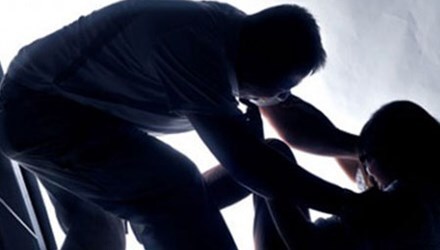 Lĩnh án tù vì nửa đêm lẻn vào buồng ngủ của vợ bạn