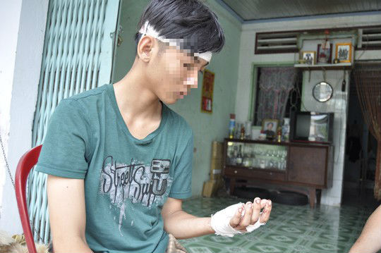 Bắt 2 kẻ xông vào trụ sở UBND chém người