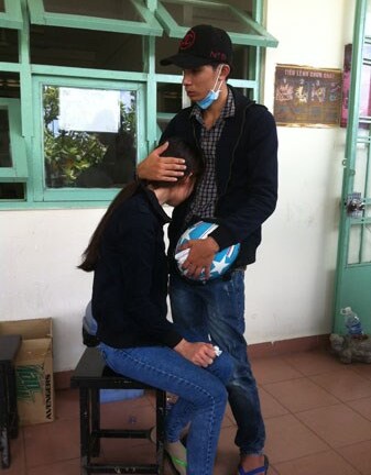 Xe container tông nát ô tô, 5 người chết: Cô gái kêu cứu yếu ớt trong ôtô