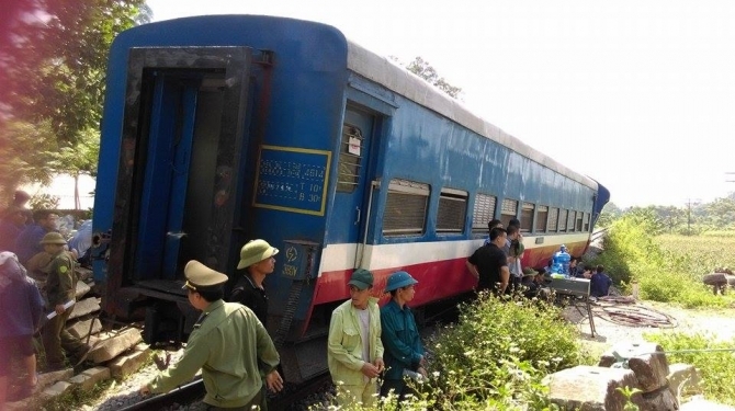 Tàu hỏa đâm trực diện xe tải, một người tử vong
