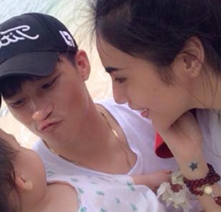 Xôn xao hình ảnh cận mặt con gái Thủy Tiên - Công Vinh