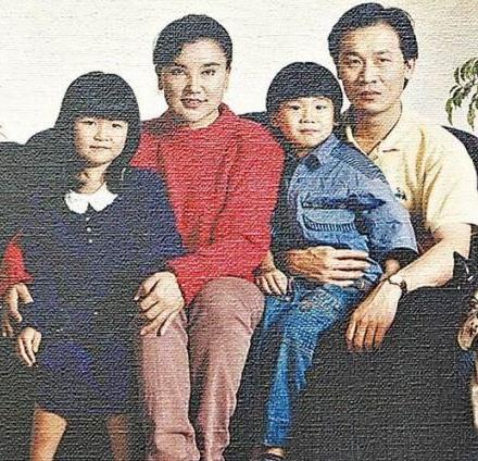 Hôn nhân địa ngục của sao phim cấp ba Hong Kong