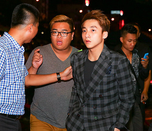 Sơn Tùng hốt hoảng vì chạm mặt 