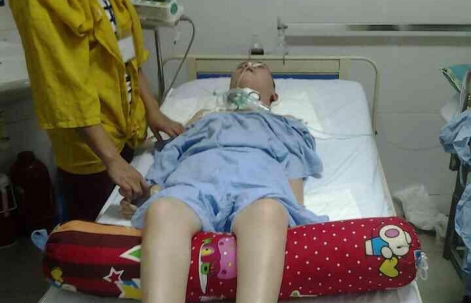 Đau xót cháu bé bỗng nhiên chóng mặt rồi thành... phế nhân