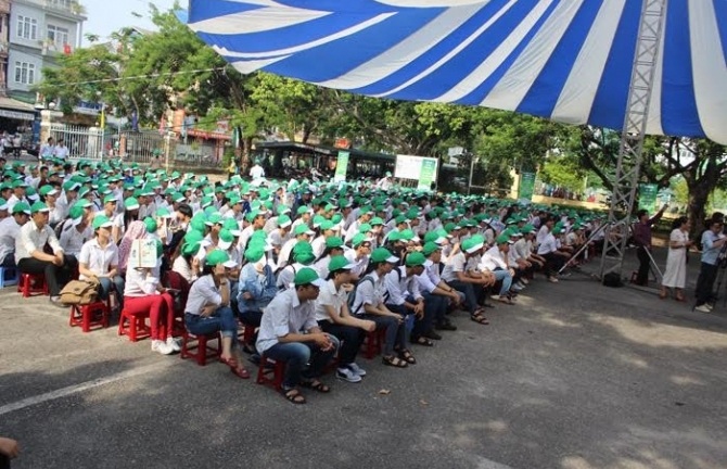 Hàng trăm SV Huế tham dự mít tinh hưởng ứng ngày Môi trường thế giới