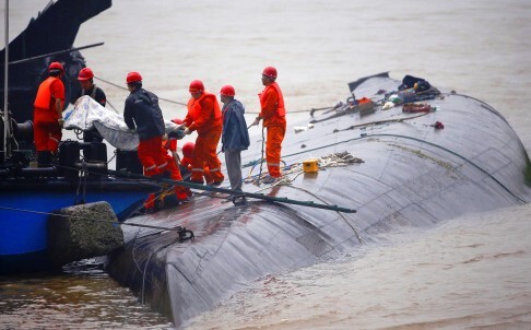 Chìm tàu ở Trung Quốc: Lốc xoáy có thể là nguyên nhân chính