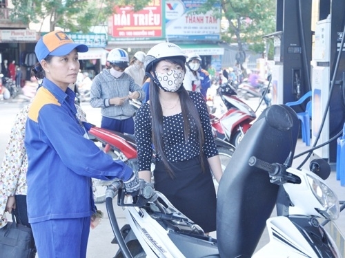 Giá xăng hôm nay 4/6: Người tiêu dùng 