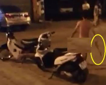 Nam thanh niên khỏa thân dạo phố gây náo loạn tại Hà Nội