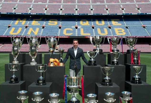 Nghẹn ngào chia tay Barca, Xavi