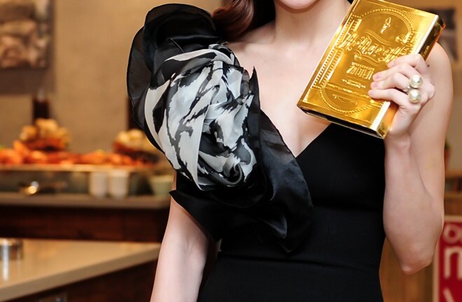 Hà Hồ họp báo ra mắt đĩa DVD mới, Cường Đô La đưa Subeo đi chơi giữa 'tâm bão'