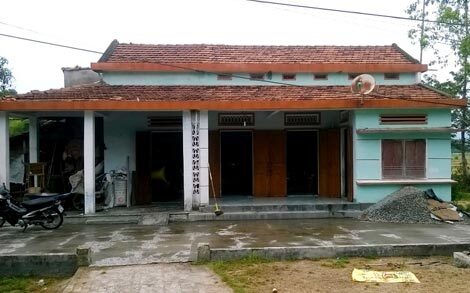 Bi hài bố lật tung nền nhà để... chữa bệnh cho con vì sợ