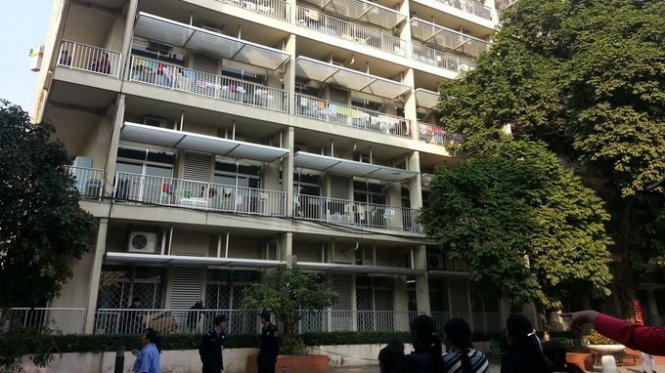 Một bệnh nhân nam Bệnh viện Bạch Mai nhảy lầu tự tử 