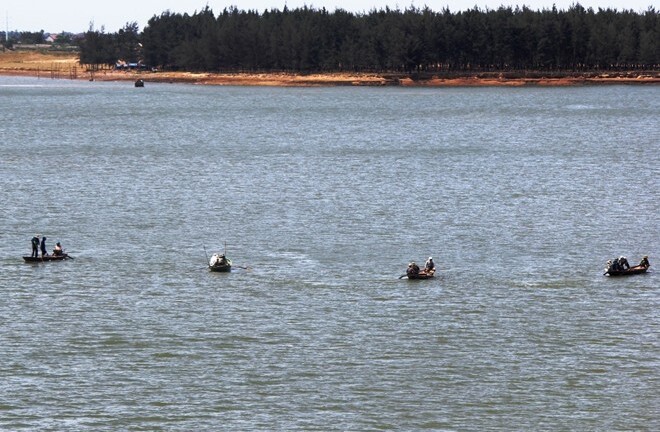 Nhảy cầu Bến Thuỷ tự tử, để lại xe tay ga, iPhone