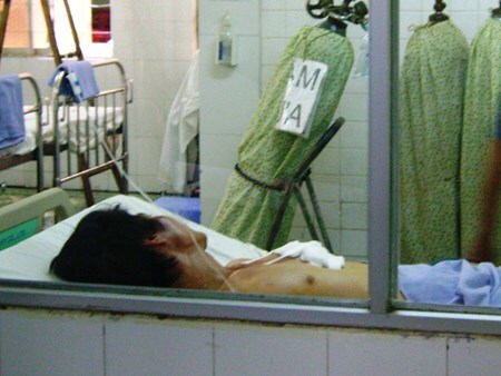 Nghi án ghen tuông chồng dùng dao giết vợ rồi tự sát