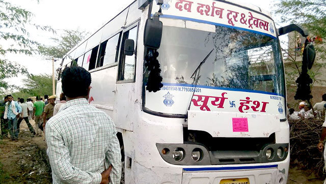 Dây điện rơi trúng xe ô tô khiến ít nhất 25 người chết