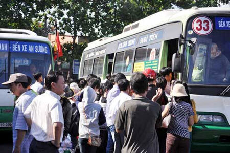 Gắn 3 camera trên mỗi xe buýt để chống sàm sỡ, móc túi