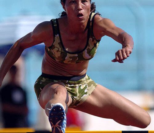 Chồng mất, con tự kỷ, nữ hoàng điền kinh lại bị tai nạn nằm liệt giường