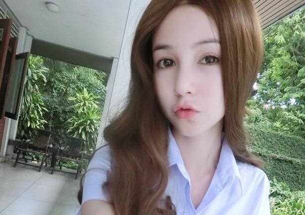 Cậu bé đen đúa 