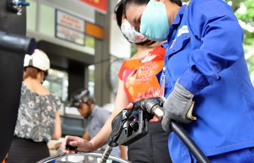 Giá xăng tăng gần 300 đồng/lít từ 15h hôm nay 19/6