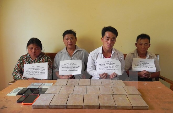 Bắt giữ 4 đối tượng vận chuyển trái phép 20 bánh heroin