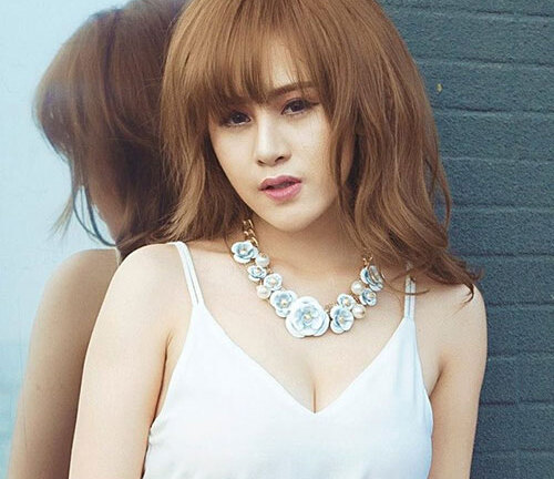 Clip sốc: Bà Tưng bất ngờ cưỡng hôn nhiều trai lạ trên phố