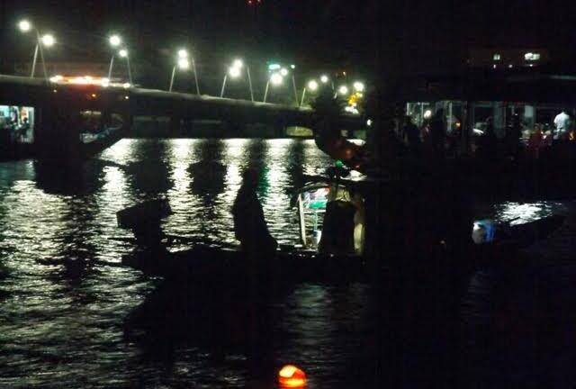 Độc đáo thú ngủ đò trên dòng Hương giang