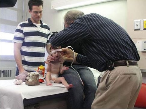 Kinh ngạc cô gái 25 tuổi chỉ cao 66cm, nặng 4,5 kg