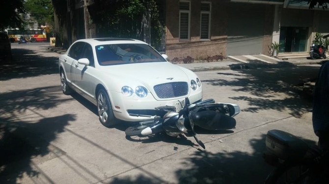 Gặp tai nạn khi đưa con trai đến điểm thi đại học