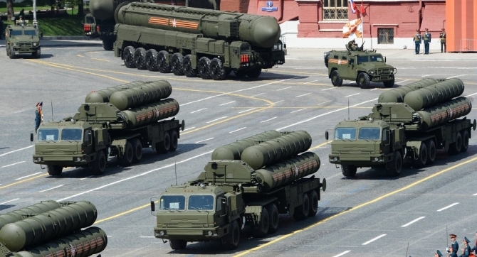 Cận cảnh sức mạnh tên lửa S-400 Nga triển khai