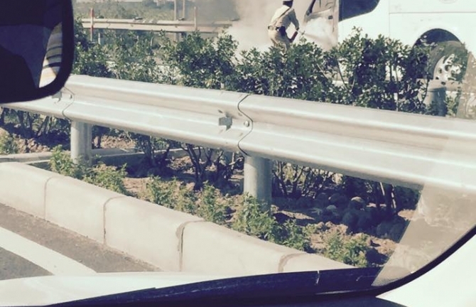 Xe 16 chỗ cháy rụi trên đường cao tốc Pháp Vân- Cầu Giẽ