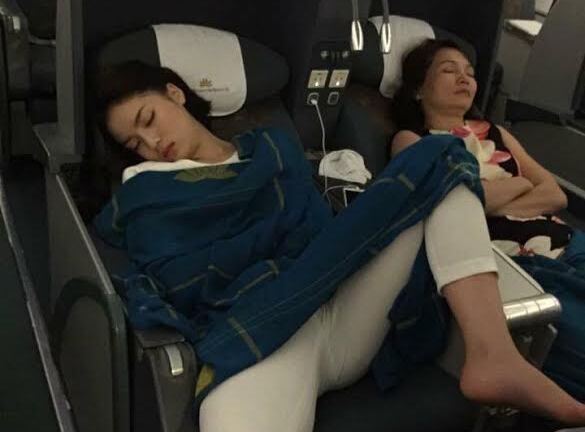 Ảnh hoa hậu Kỳ Duyên với tư thế ngủ