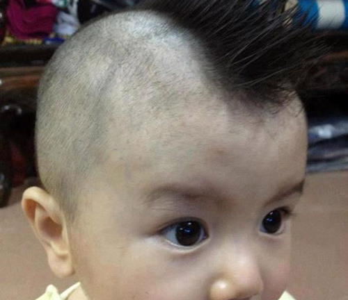 Mùa hè cha mẹ có nên cạo trọc đầu cho trẻ?