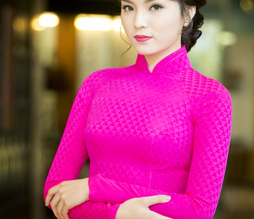 Hoa Hậu Kỳ Duyên và chiếc áo quá rộng mang sao cho vừa?