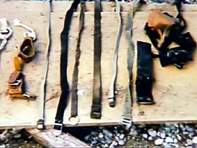 Cô gái bị người yêu bắt tự chọn đồ nghề để… 