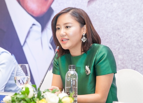 Văn Mai Hương xinh đẹp tái xuất sau thời gian trầm cảm