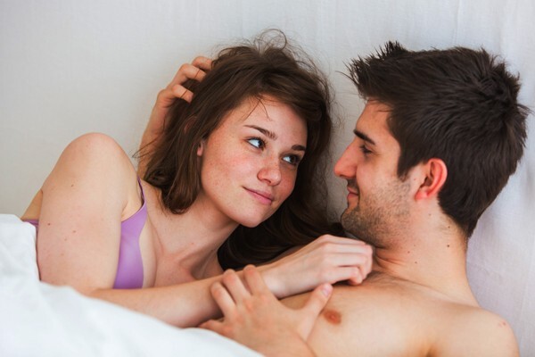 Lúc chờ chồng vào khách sạn với nhân tình, tôi soạn sẵn đơn ly hôn