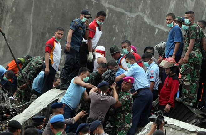 Đưa 141 thi thể nạn nhân ra khỏi hiện trường máy bay rơi